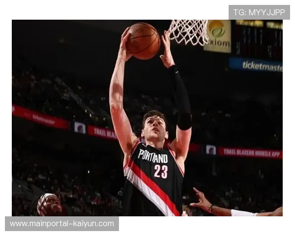 开拓者单节49分击溃76人 卡马拉三分10中8创生涯之夜