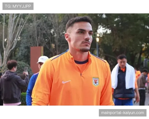 泰山阿尔瓦罗单刀封堵关键 防守选位与预判能力出众 泰山阿尔瓦罗单刀封堵关键 防守选位与预判能力出众